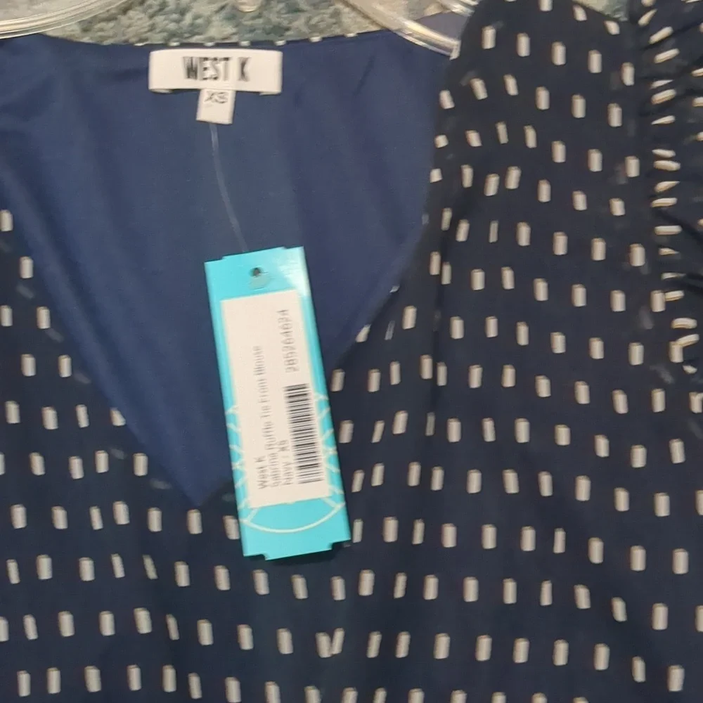 West K Sabrina ruffle tie front blouse size xs,styleTu41672-D 100%polyester - Picture 4 of 6